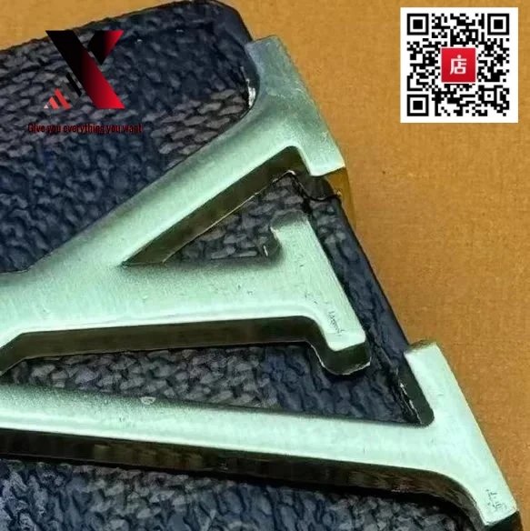Cage gold buckle