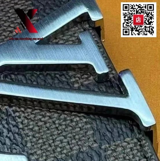 Cage silver buckle