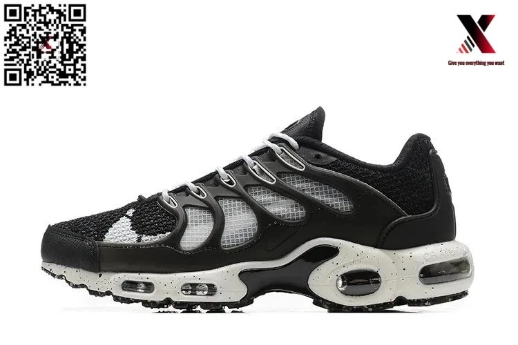 M_8989-31 Black and White