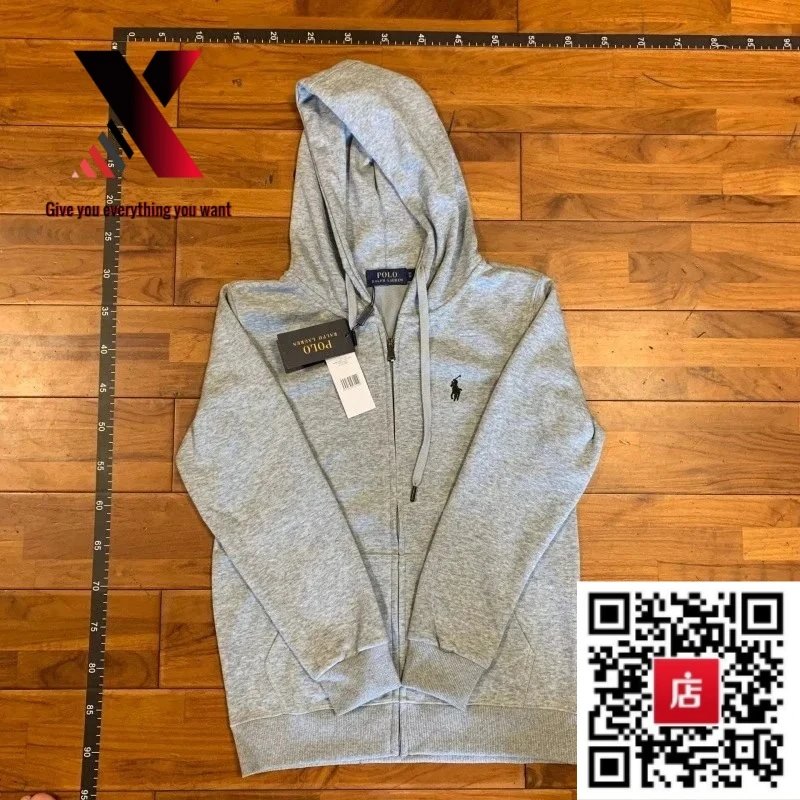 Real-shot cardigan in gray with a black label