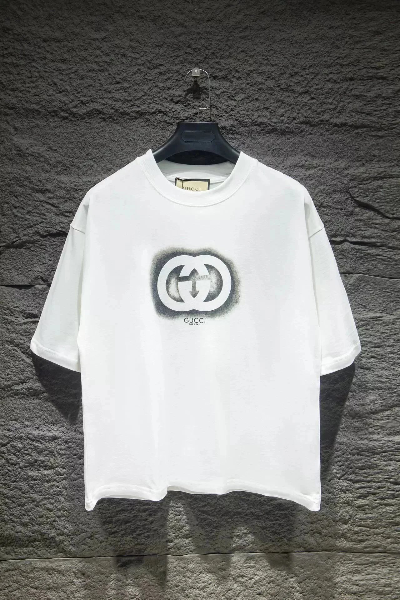 White circle logo 002