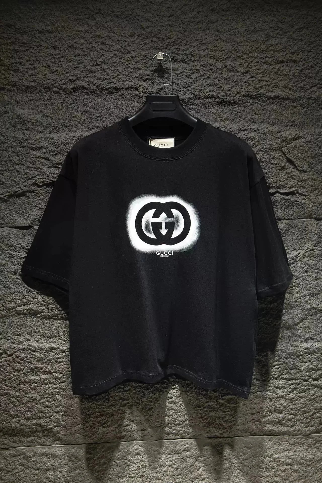 Black circle logo 002