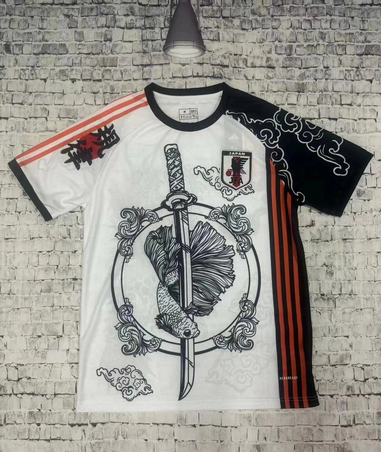 33 white 006