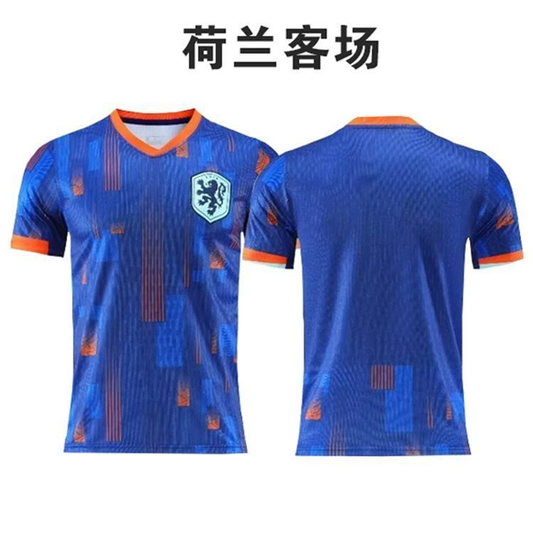 Netherlands away, with crest