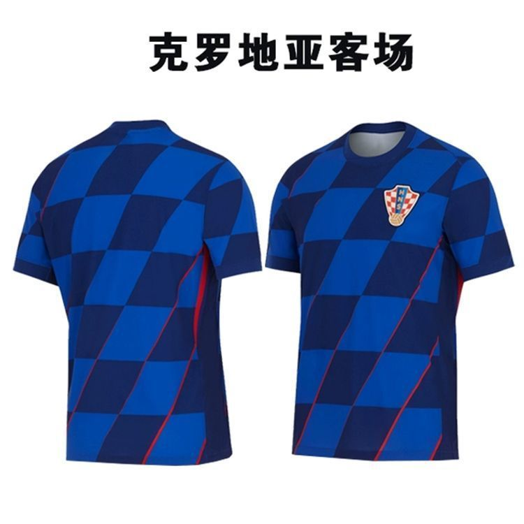 Croatia away, with crest