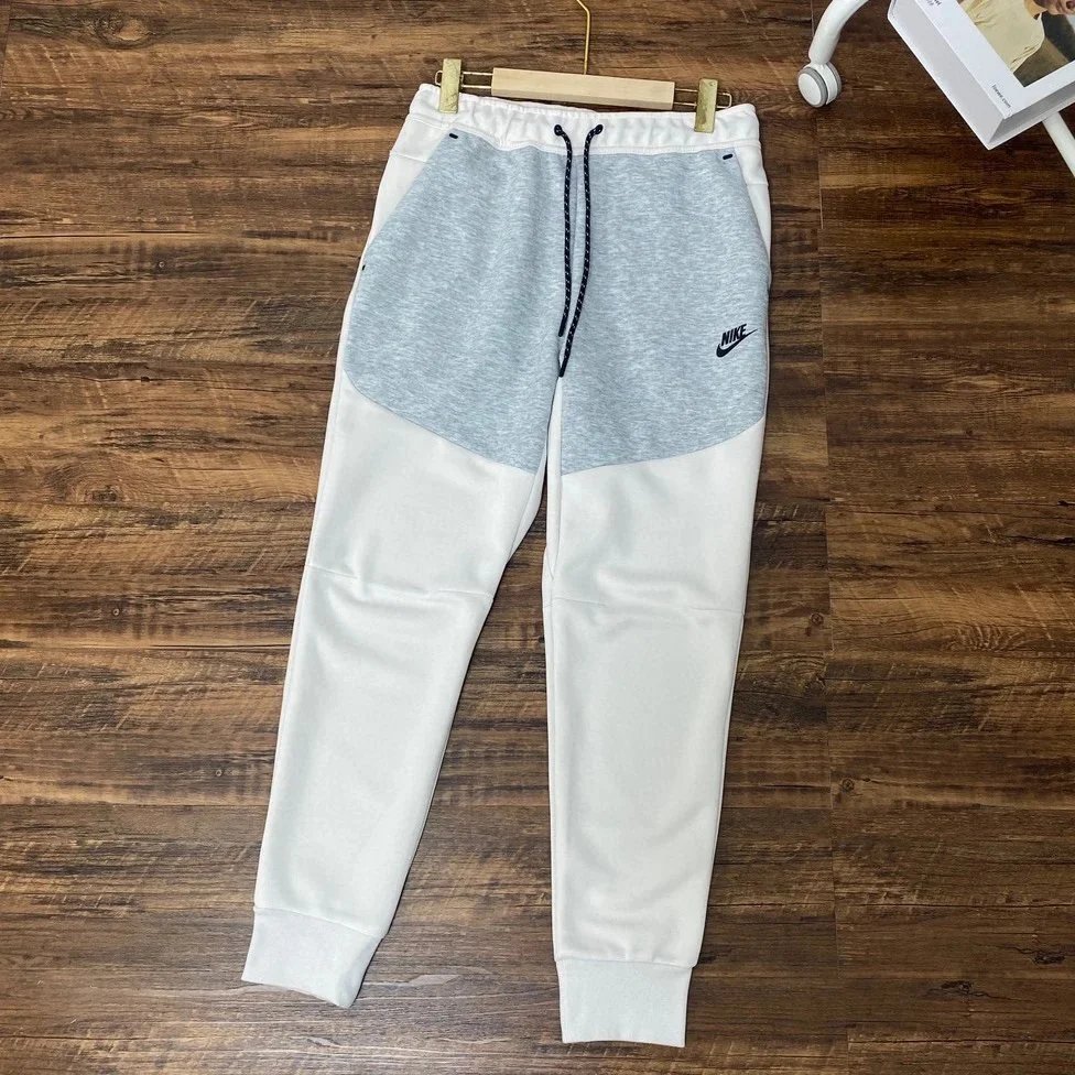 4496 White-and-gray striped pants