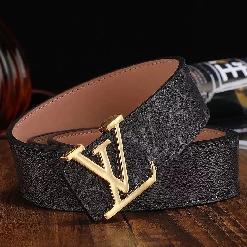 Black flower with a gold buckle