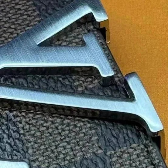 Cage silver buckle