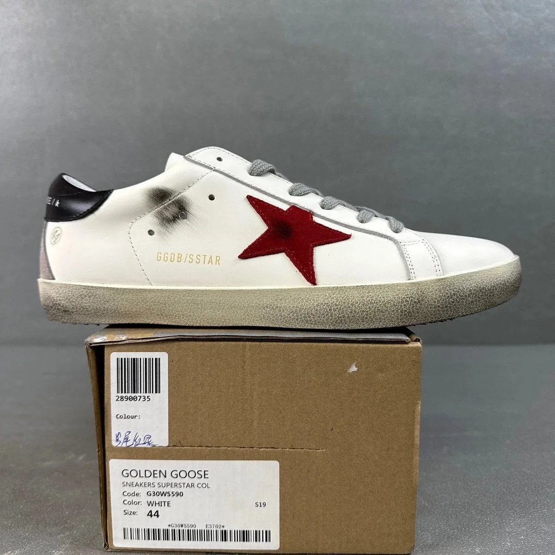 Red Star with Grey Tail (non-refundable)