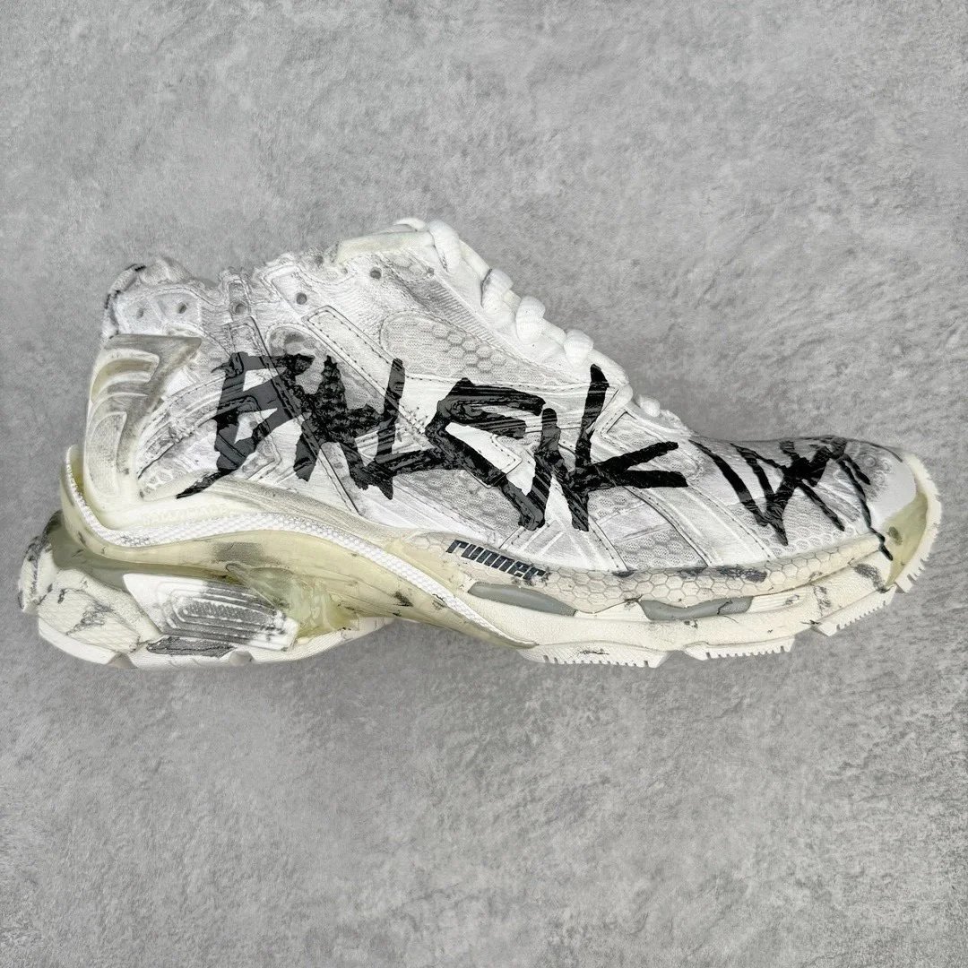 runner7.0 white graffiti