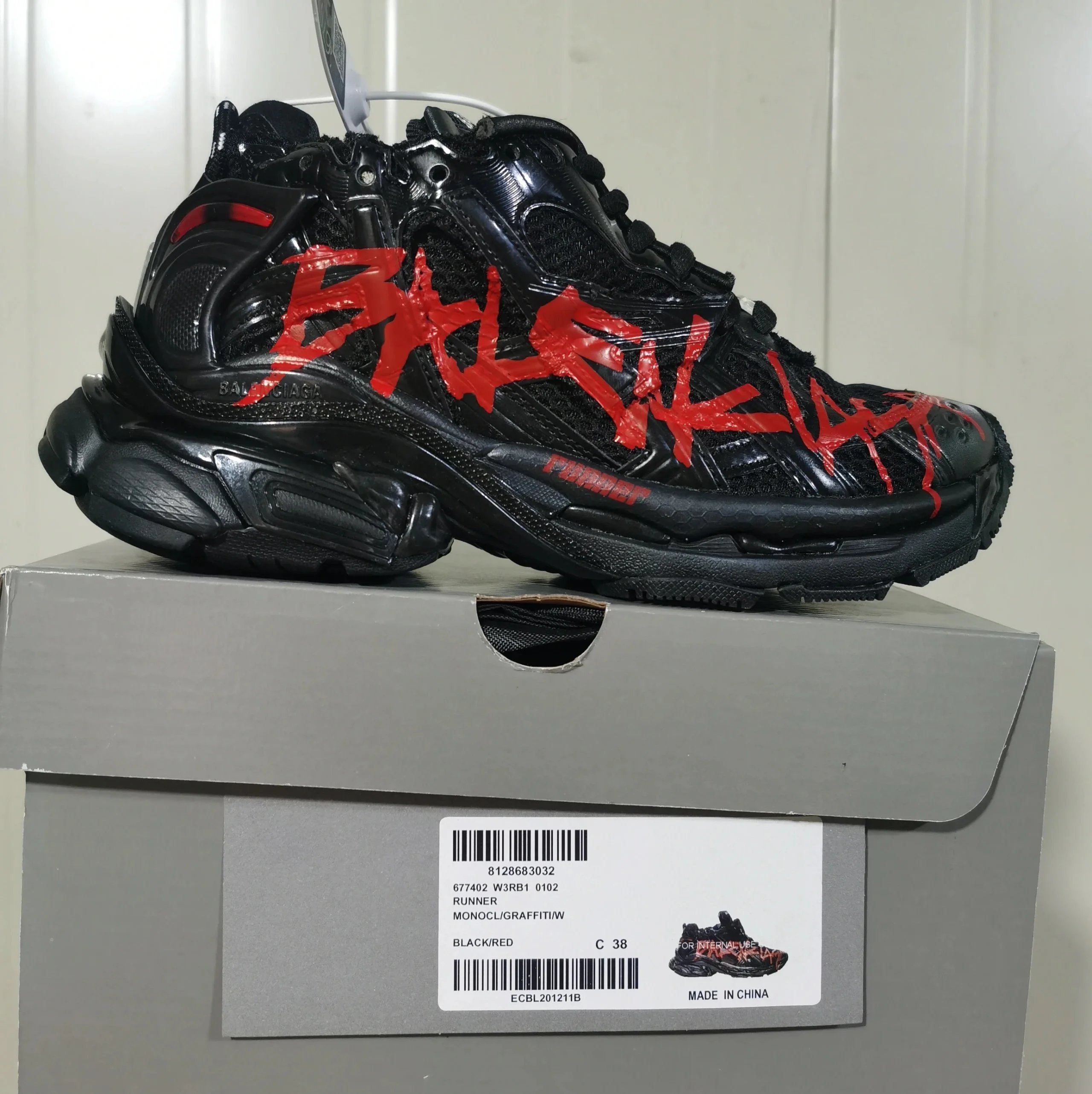 runner7.0 black graffiti