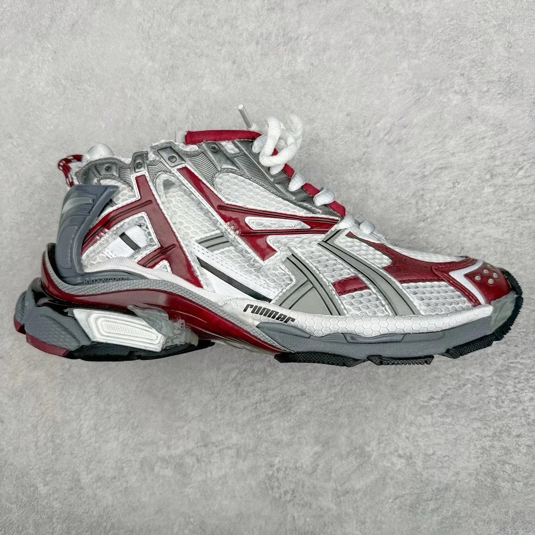 runner7.0 white and red