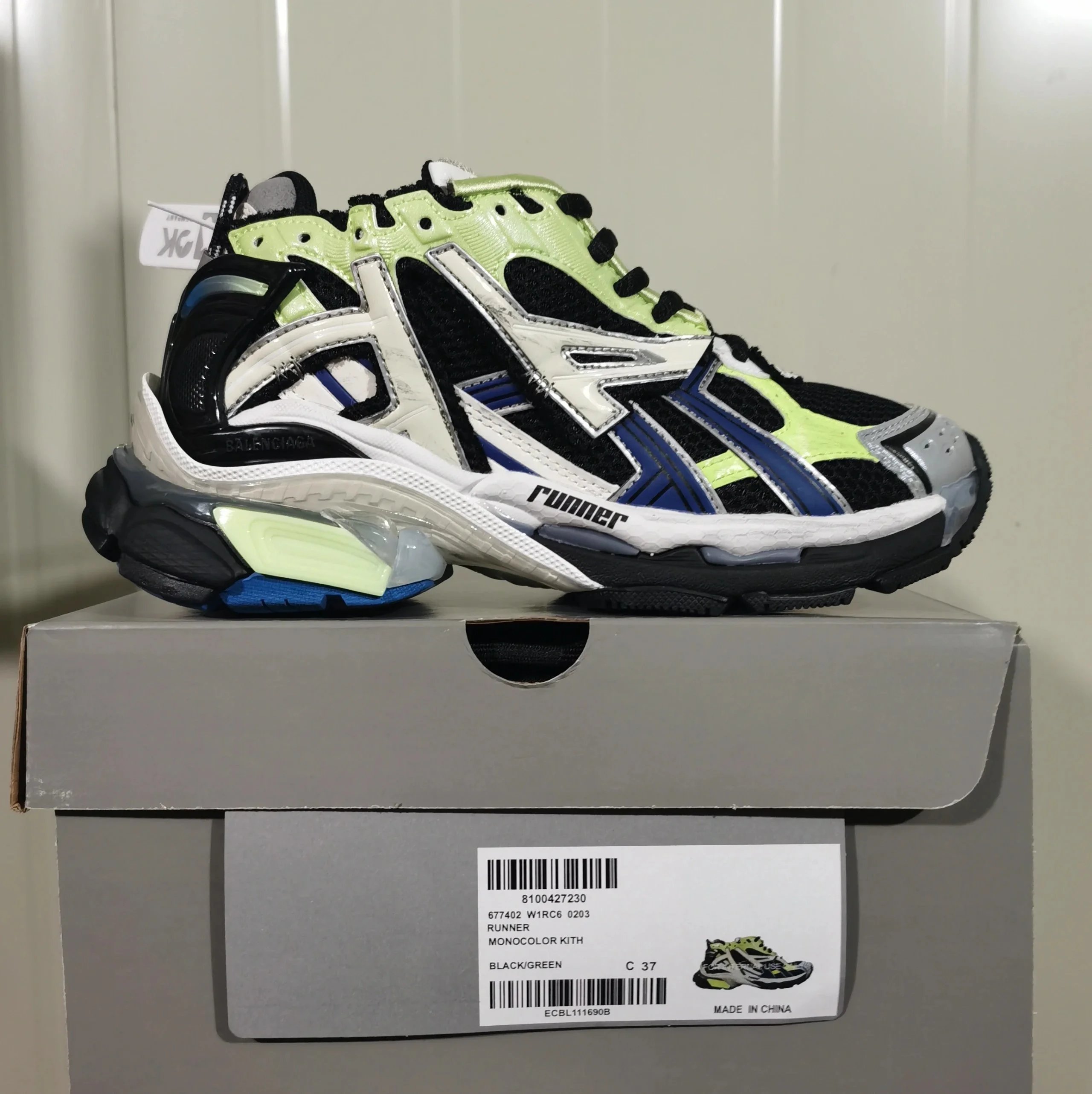 runner7.0 black and green