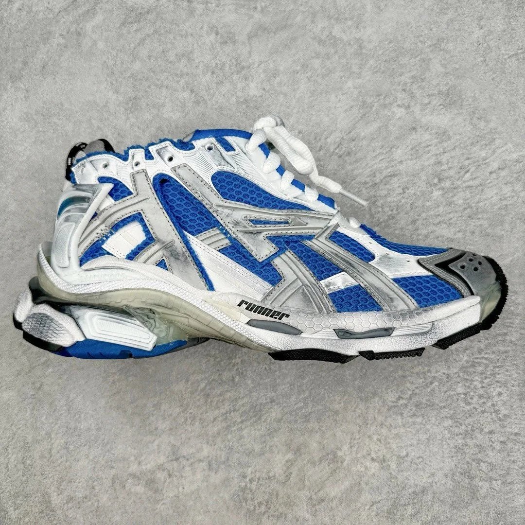 runner7.0 white and blue