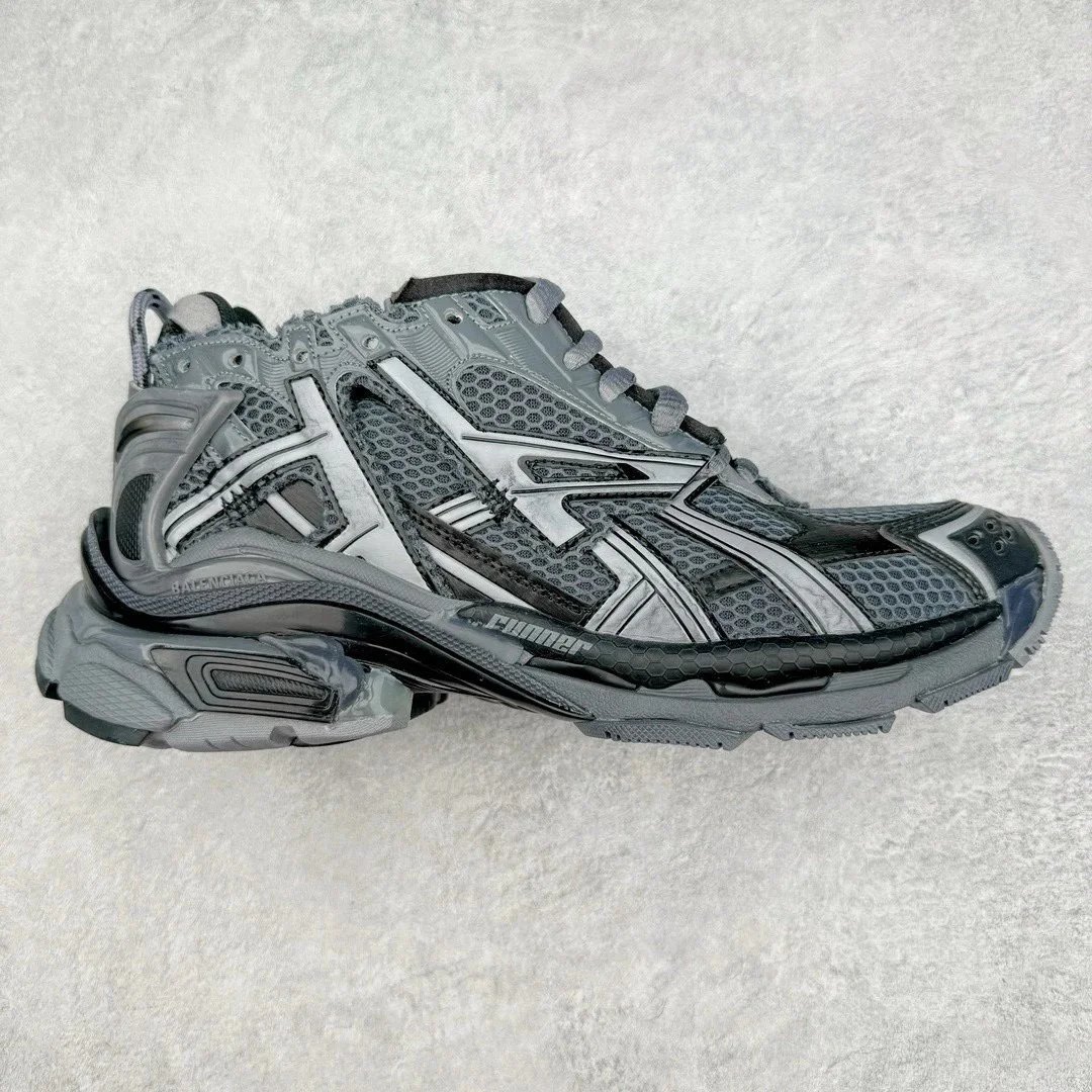 runner7.0 charcoal gray