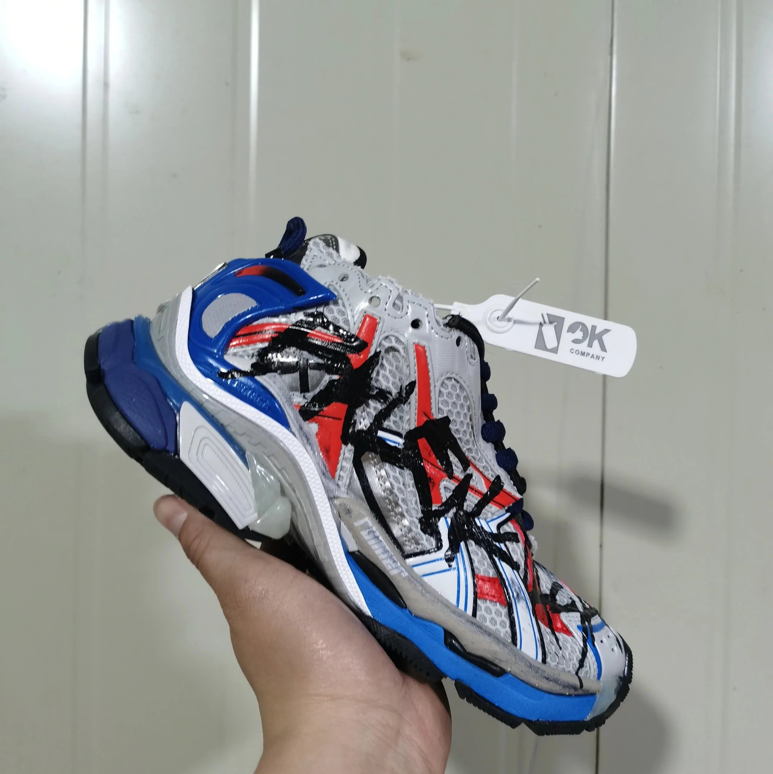 runner7.0 black, blue, and red graffiti