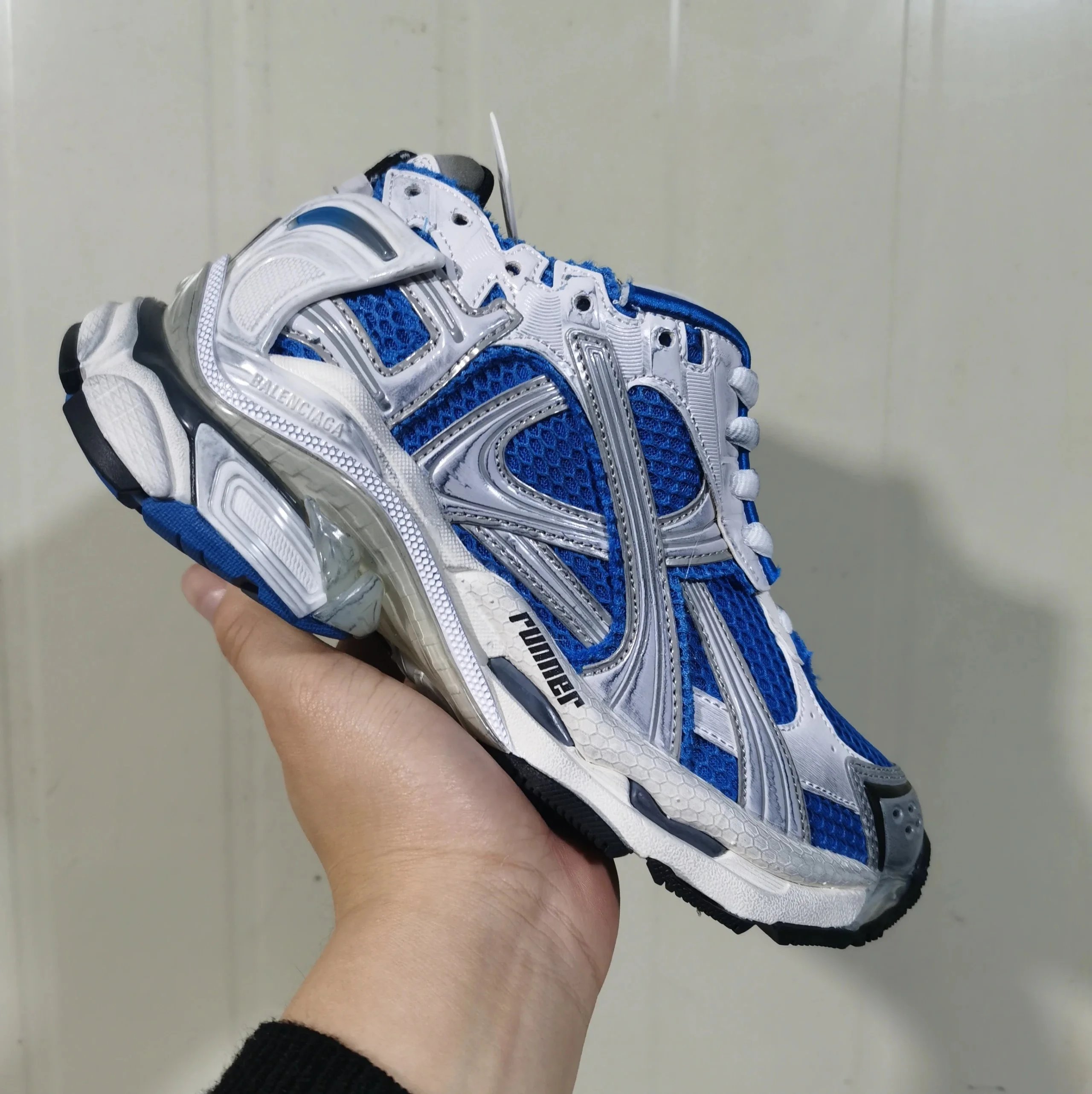 runner7.5 white blue