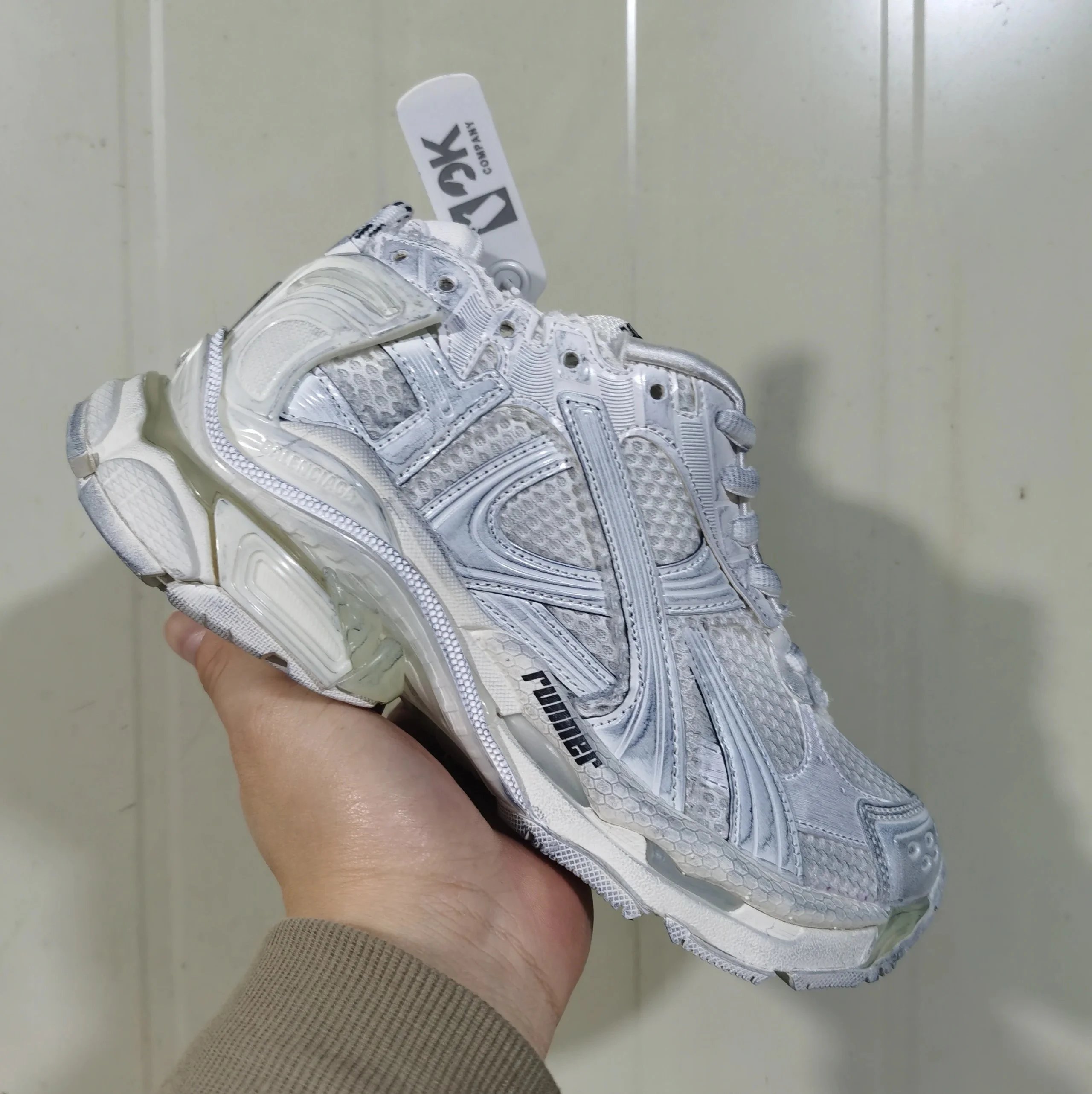 runner7.5 white