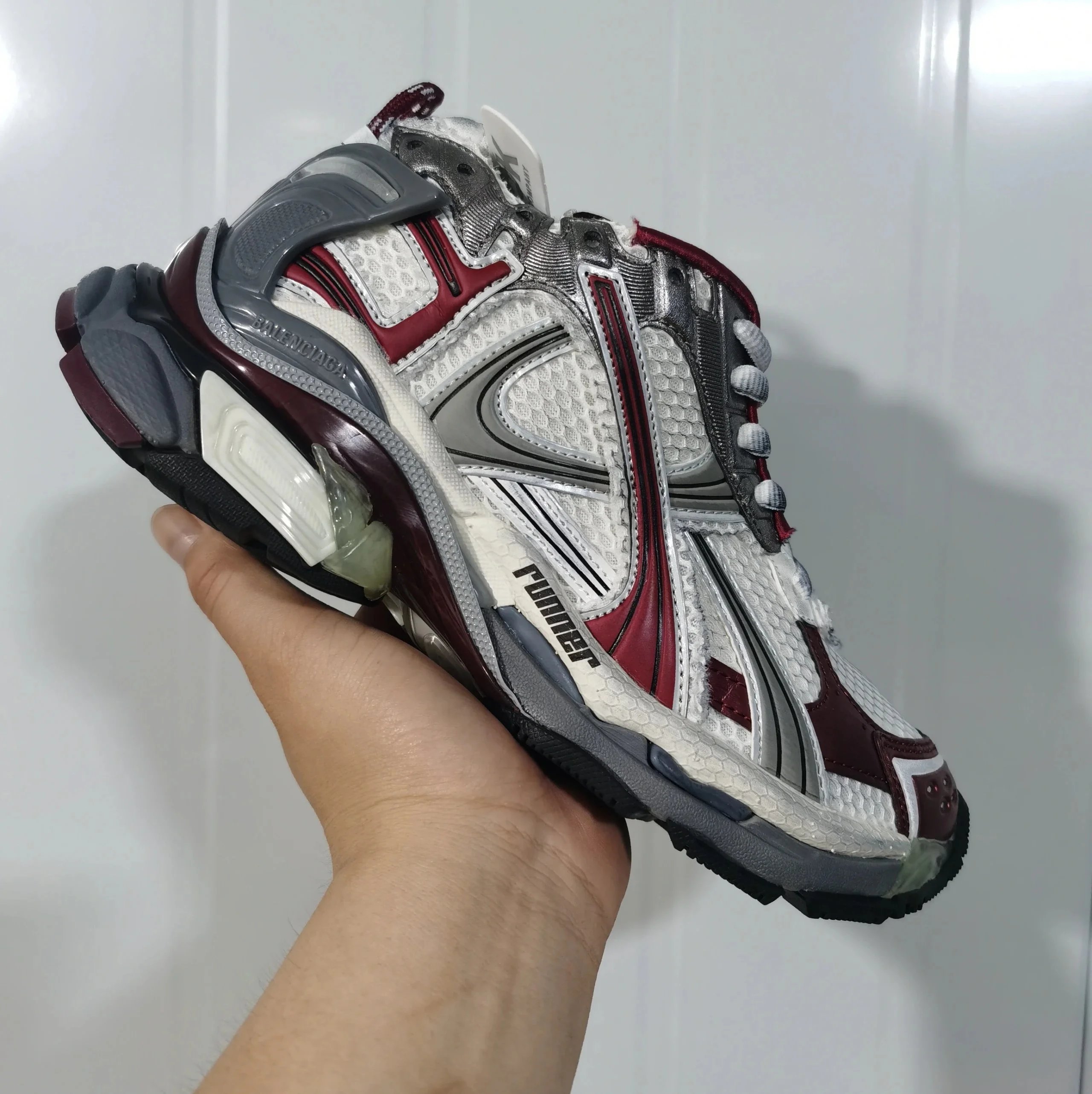 runner7.5 white red