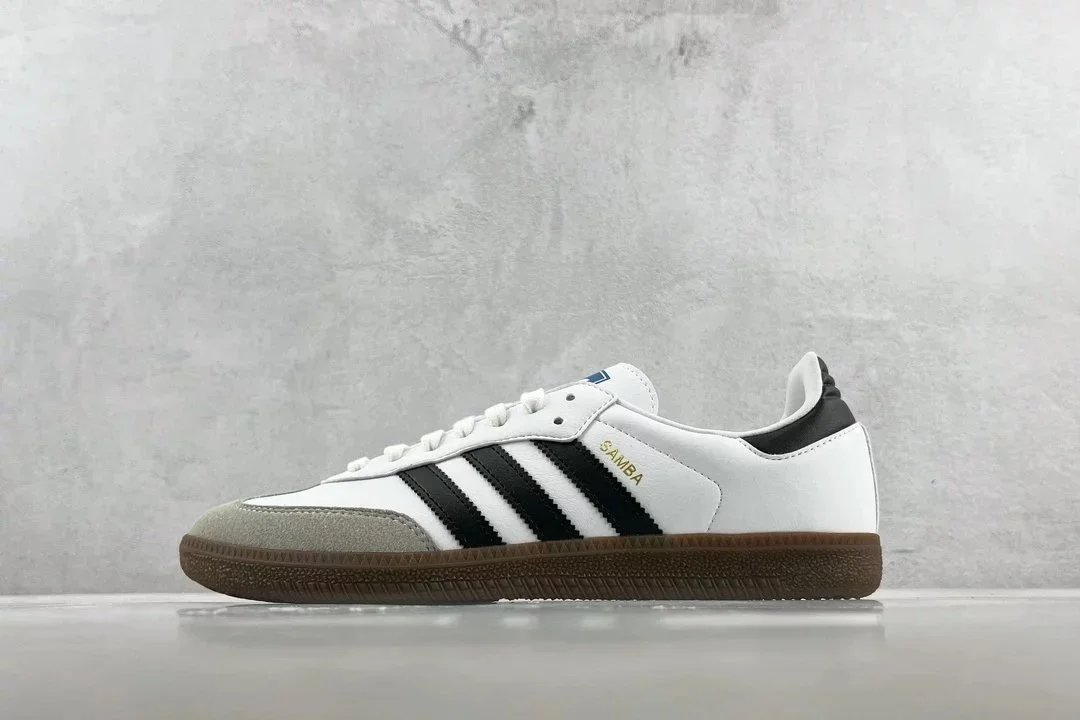Black and White H01877