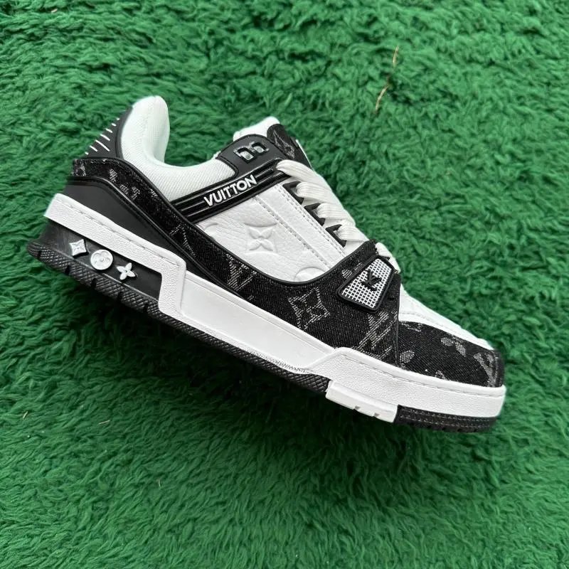 White and Black 6