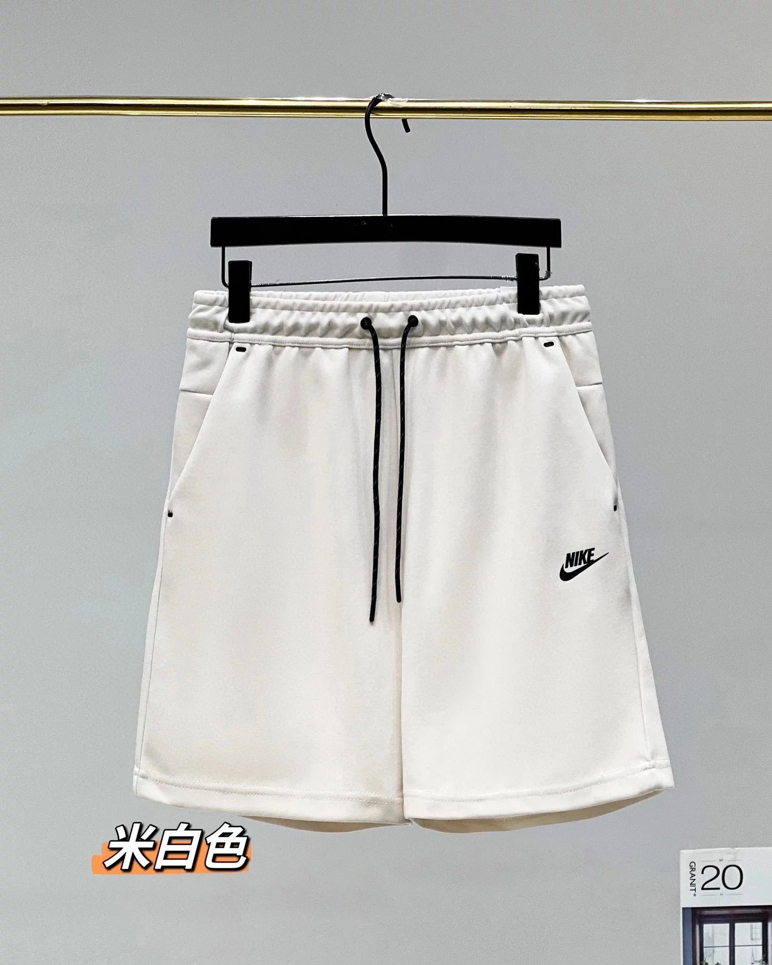 18 White 005
