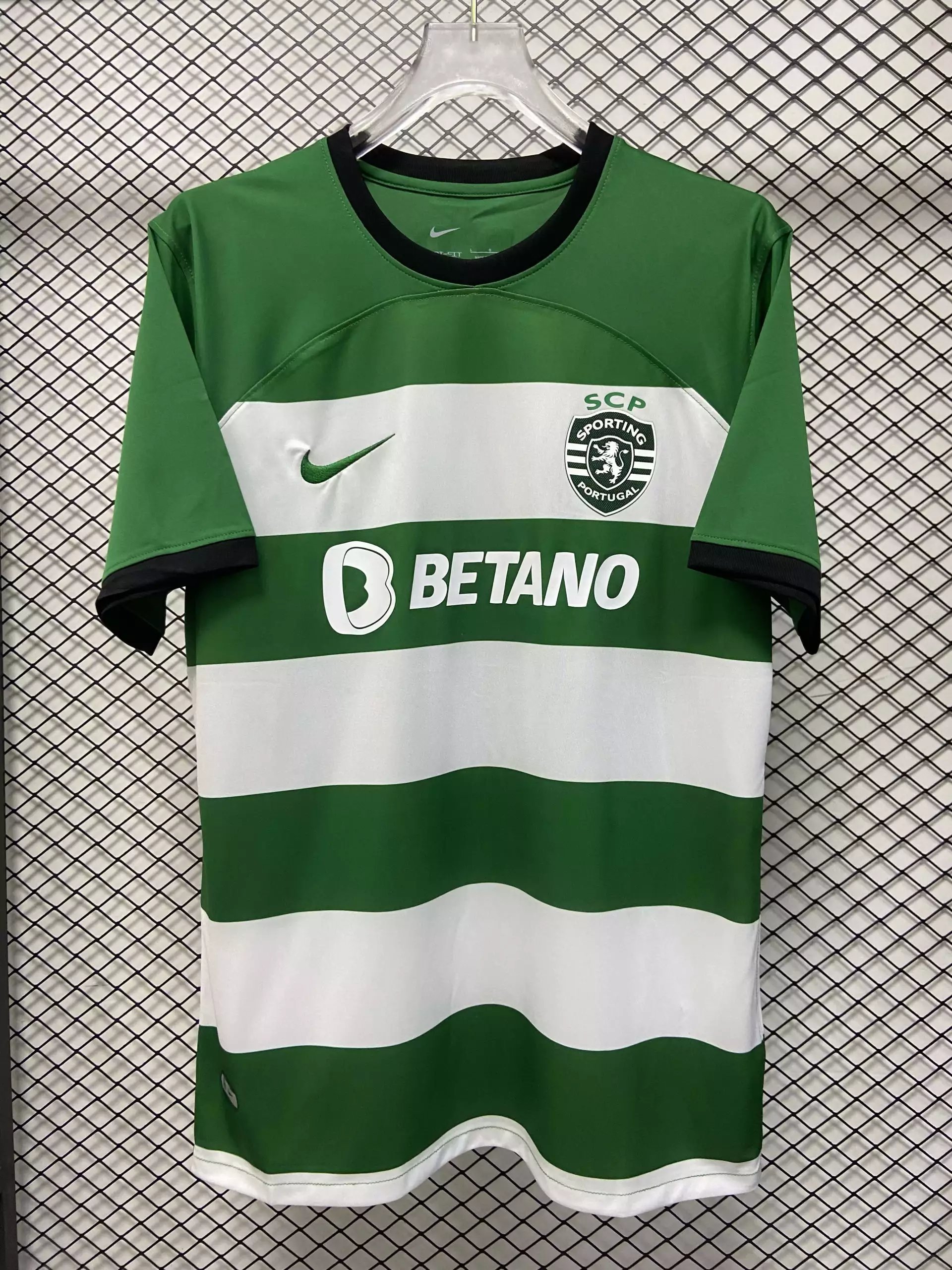 24 White and green 006