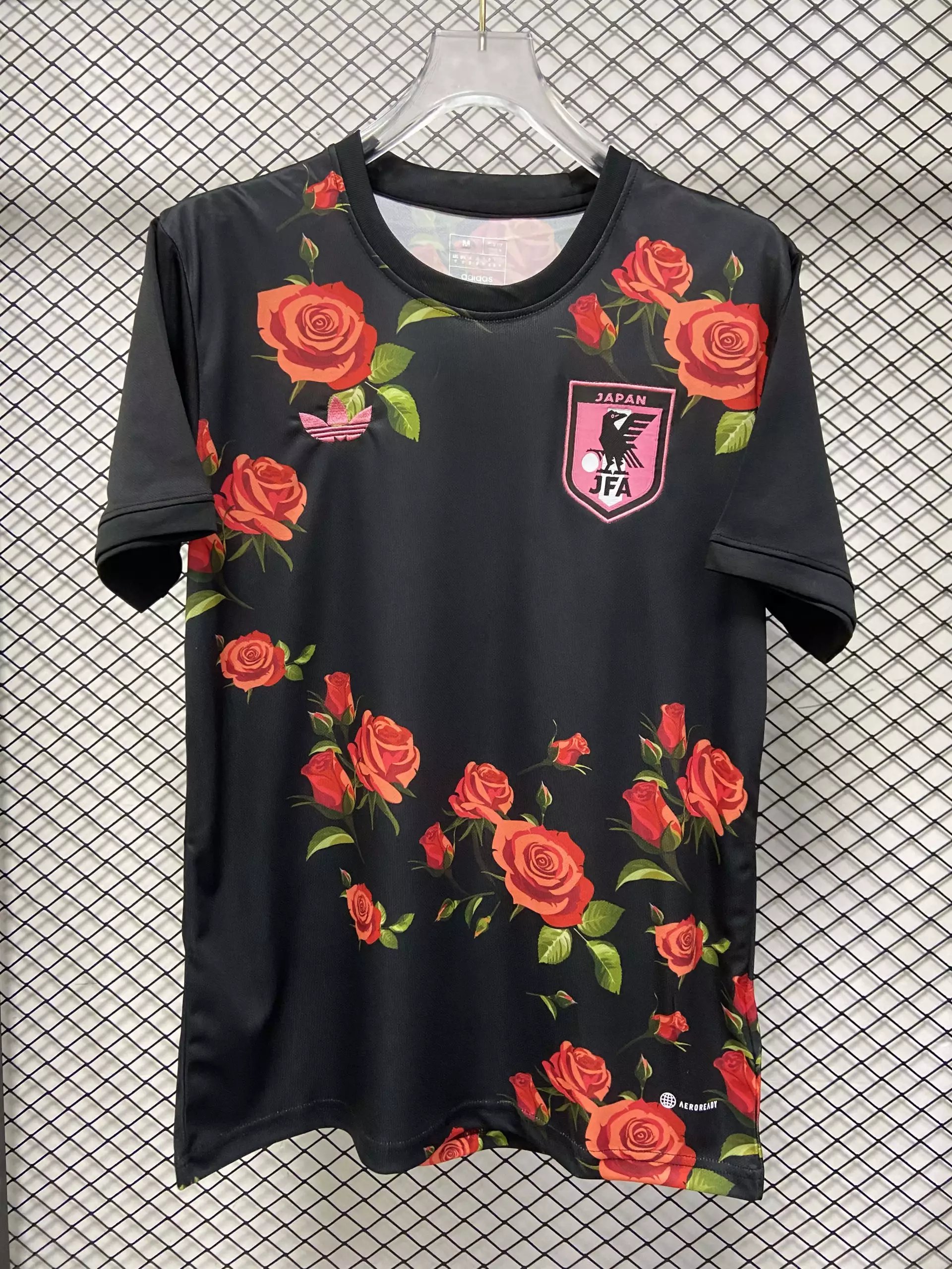 36 Black and red 006