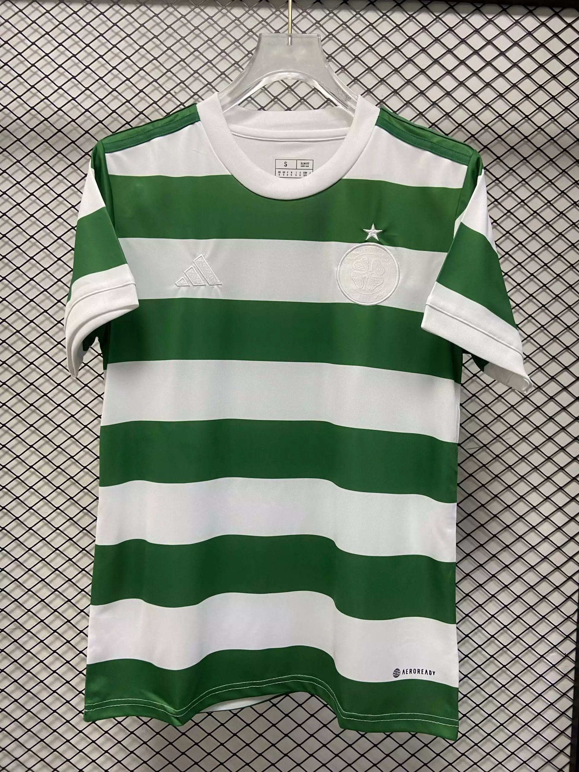 38 White and green 006