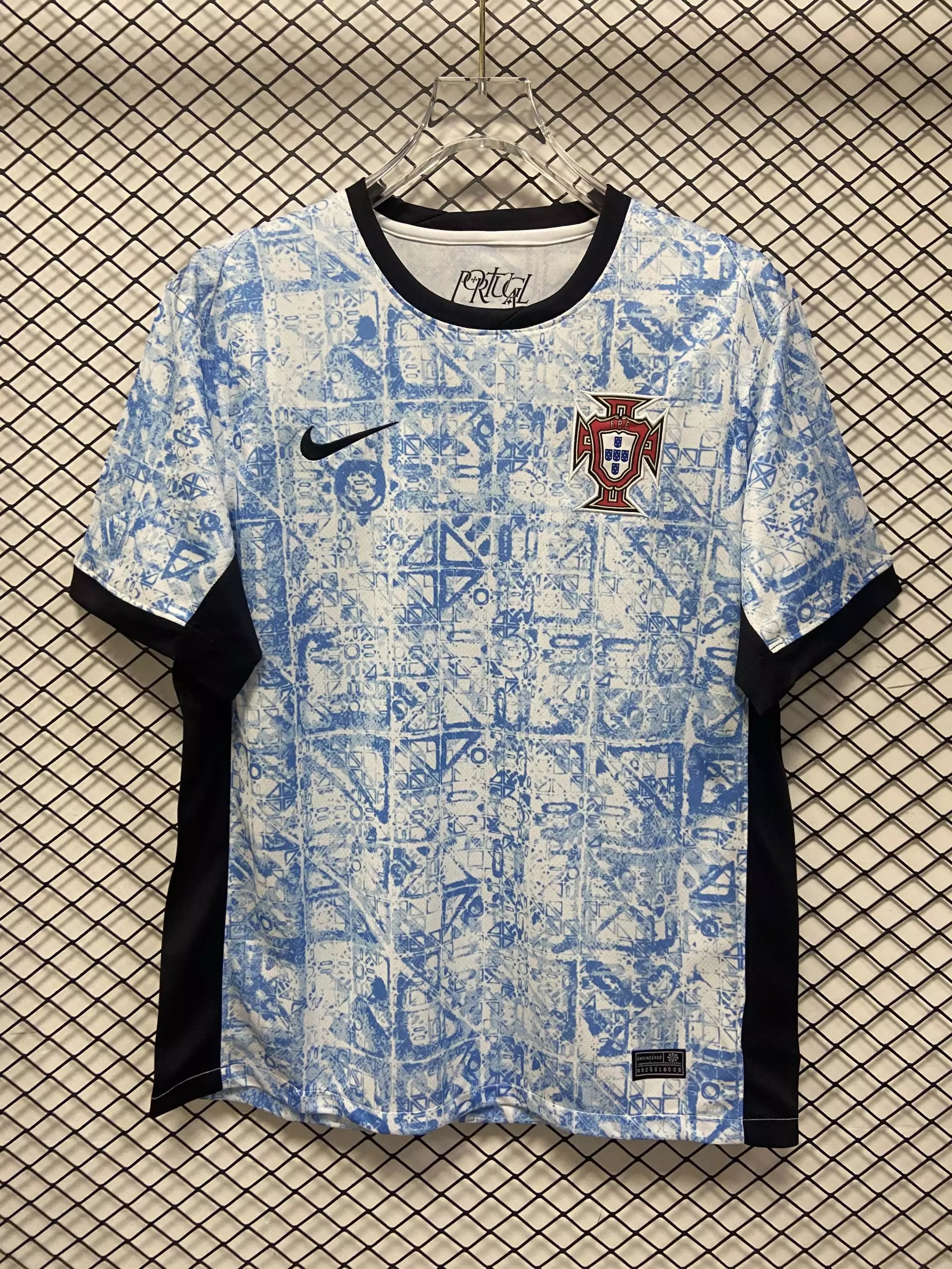 39 White and blue 006