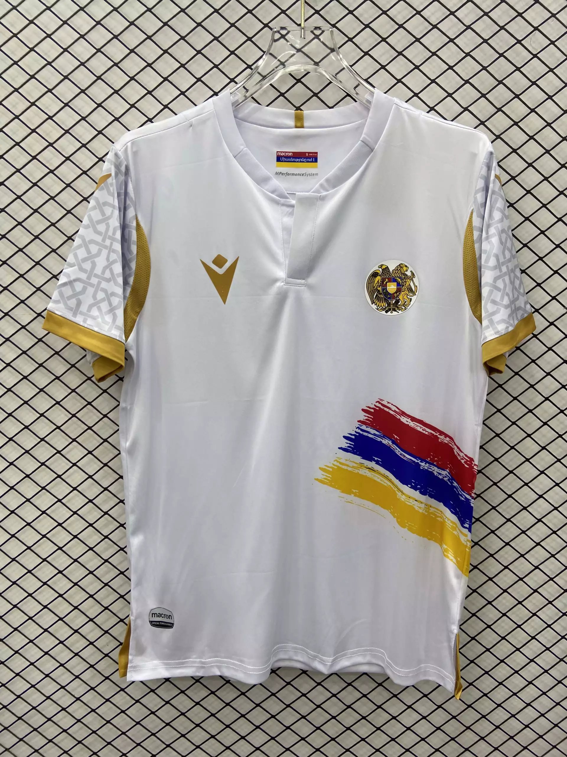 17 white.006