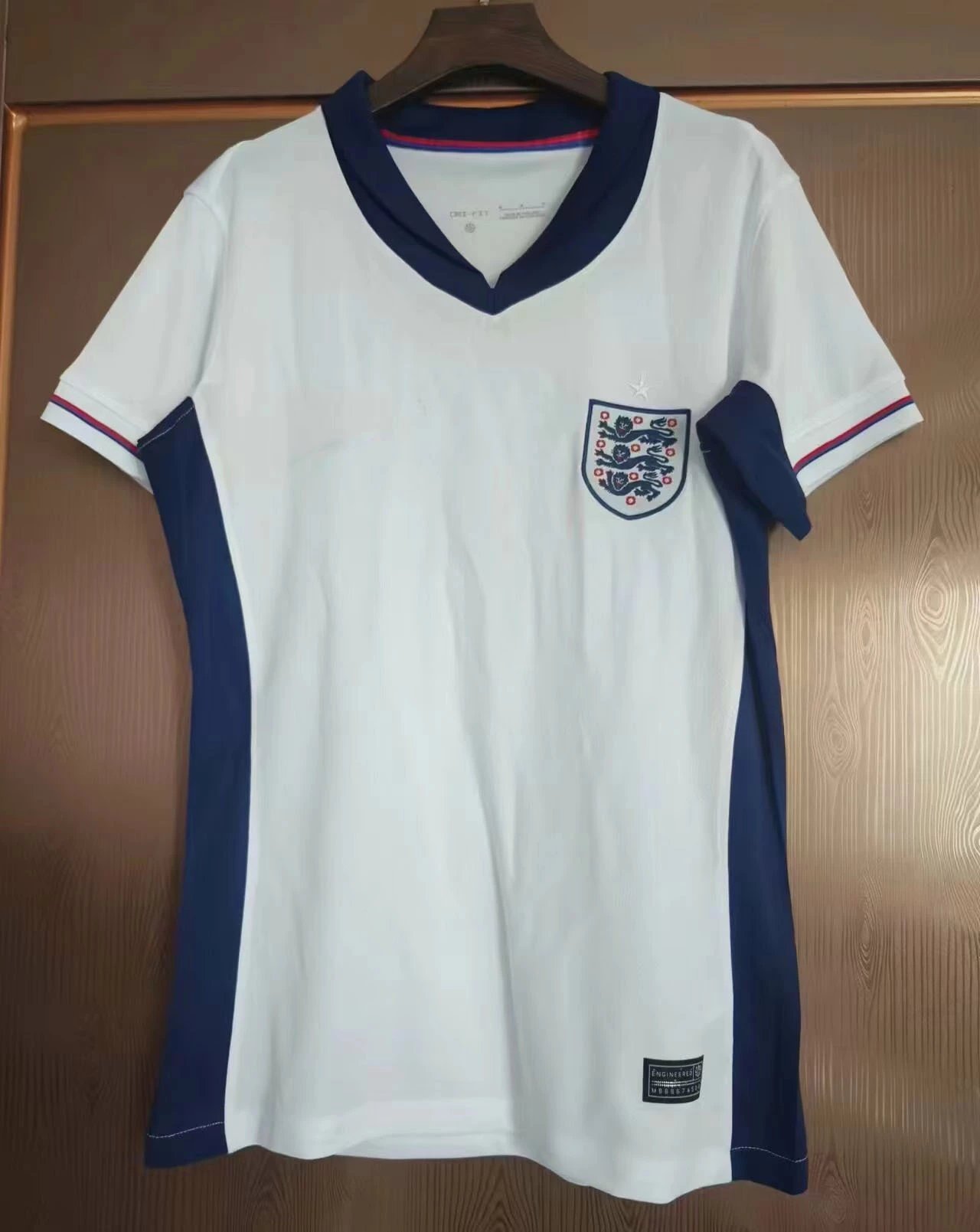 01 White 006