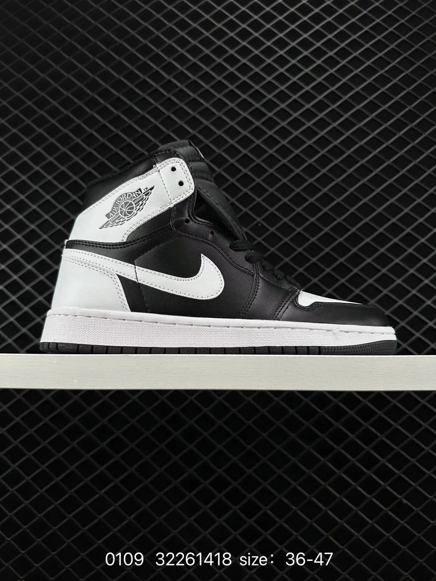 Black and white high-top 002