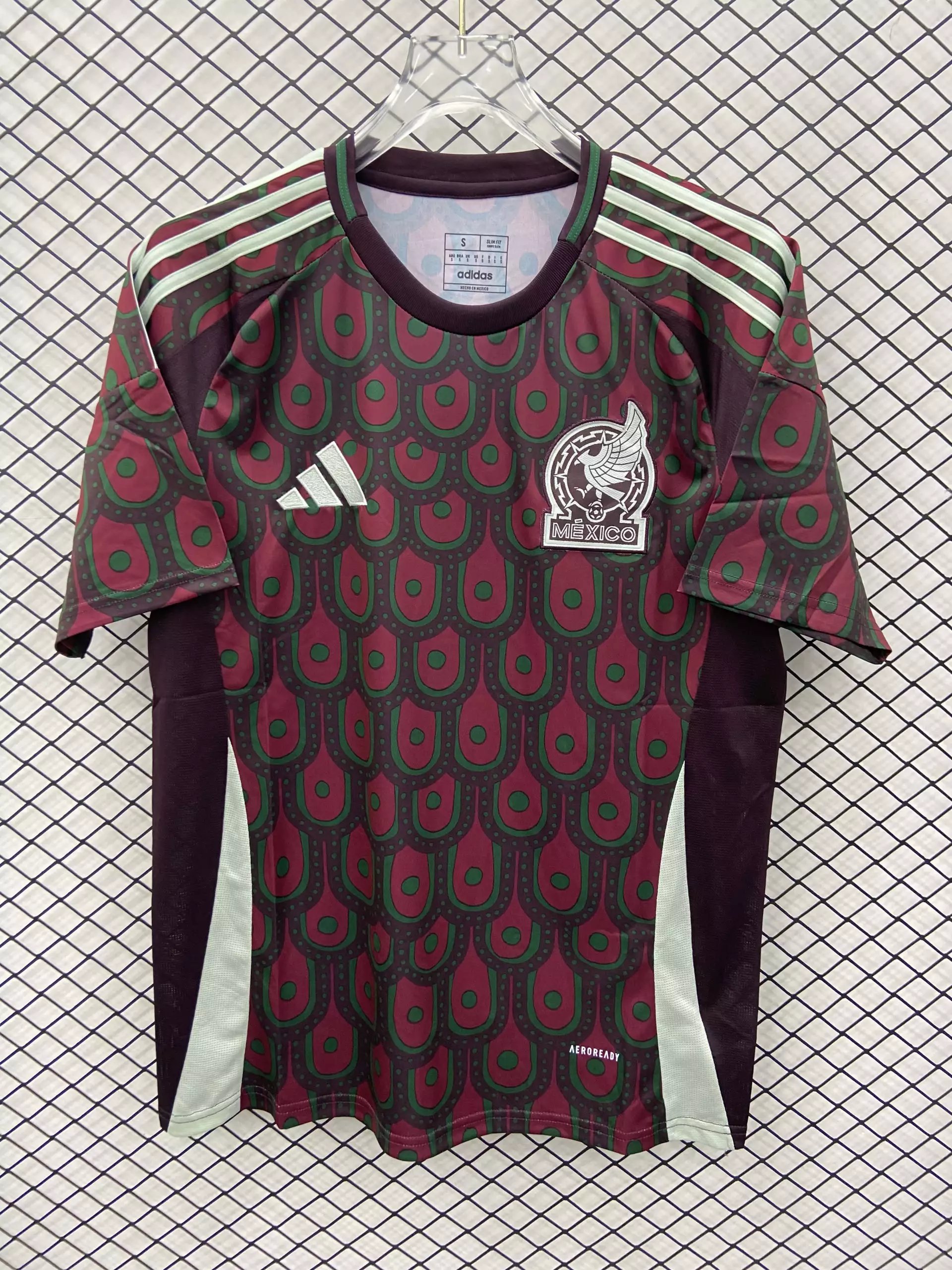 28 Red 006