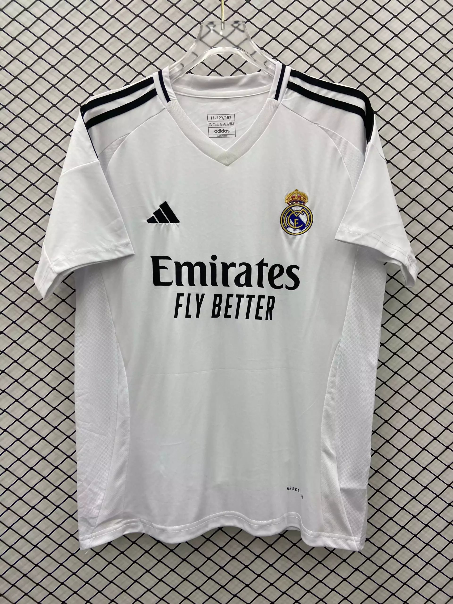37 white 006