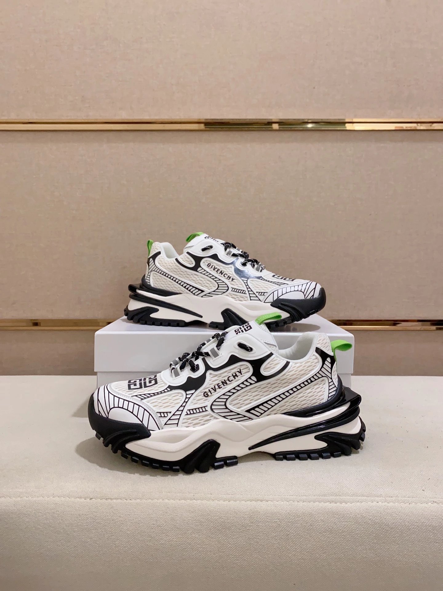 7 White 005