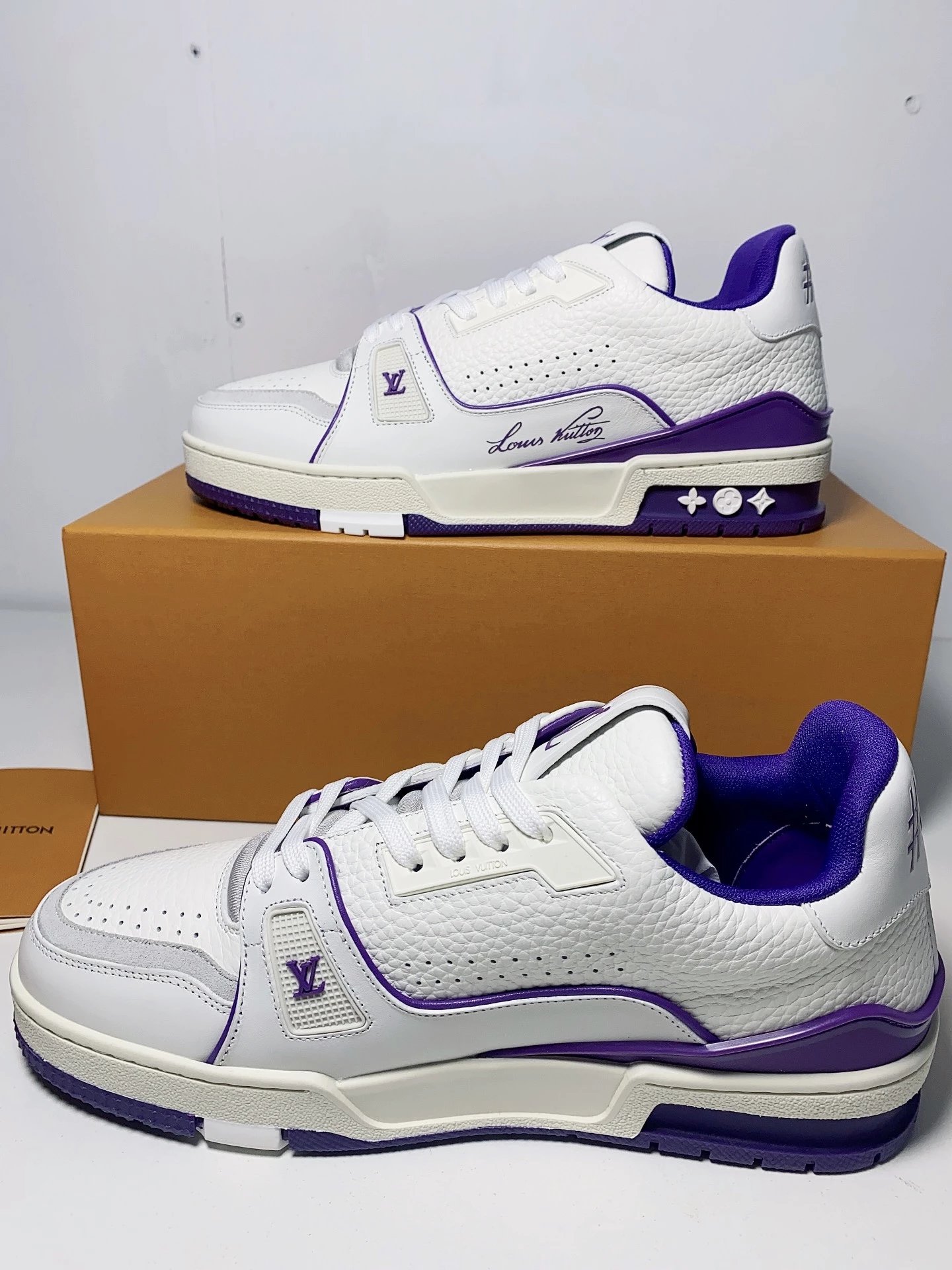 11 White 005