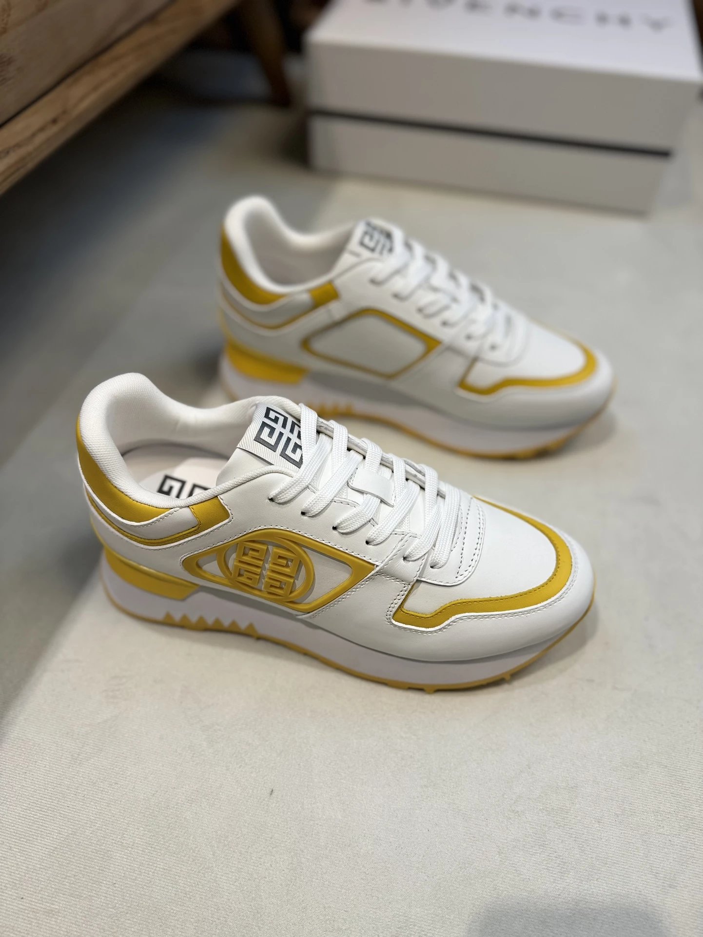 17 White 005