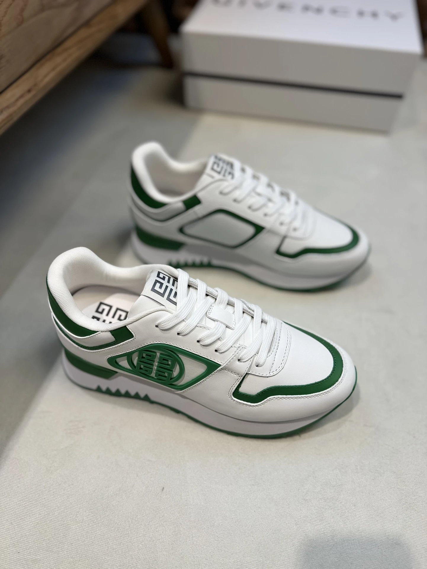 18 White 005