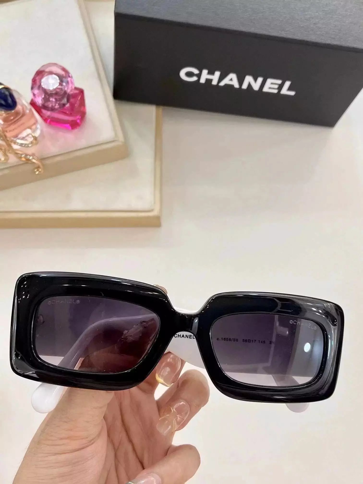 21 Black 006