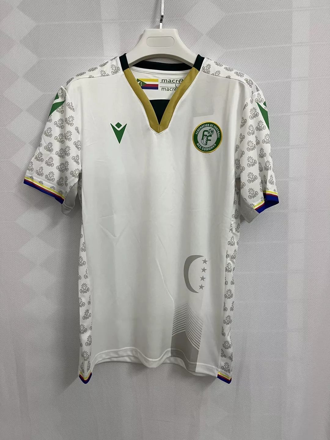 01 White 006