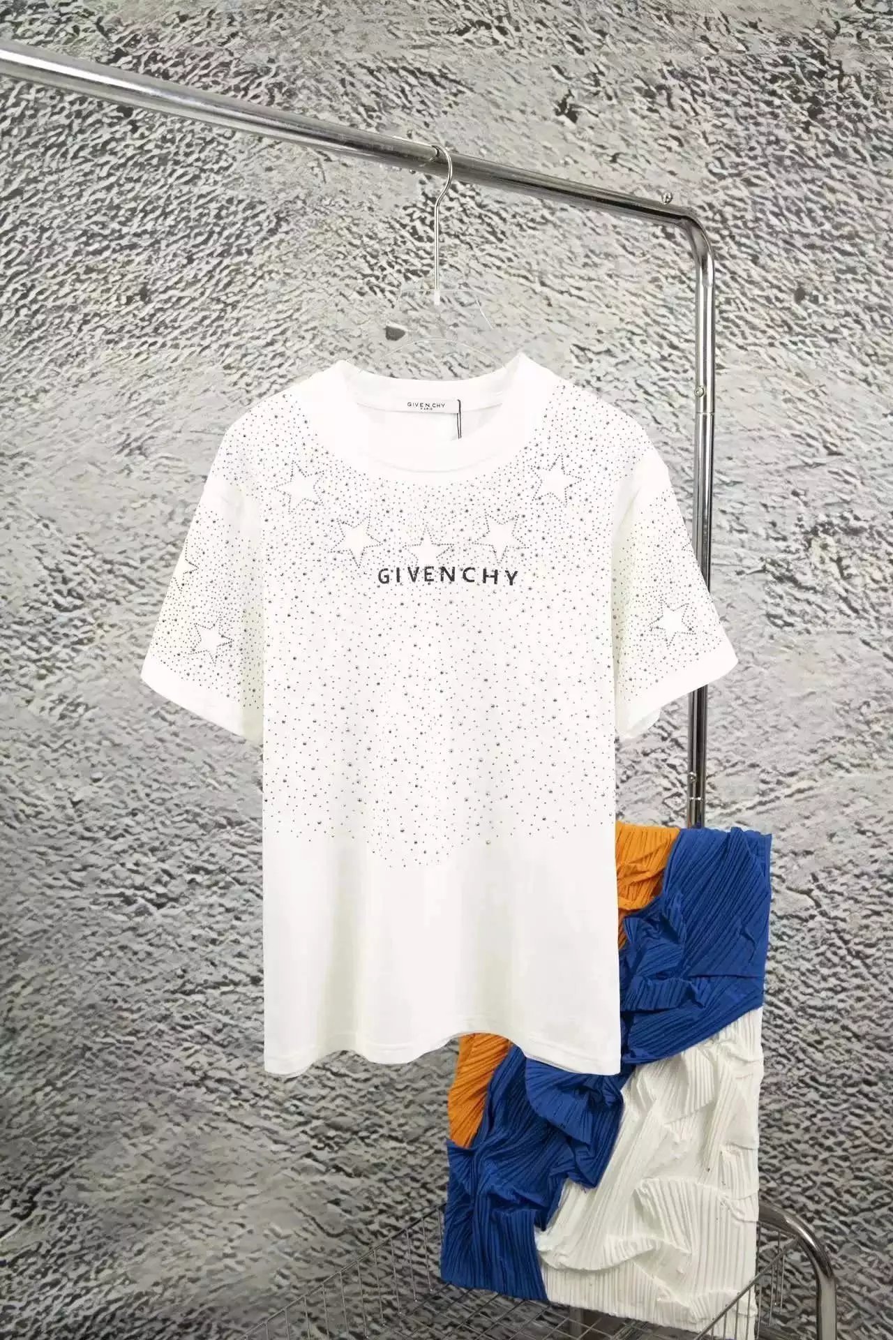 01 White 006