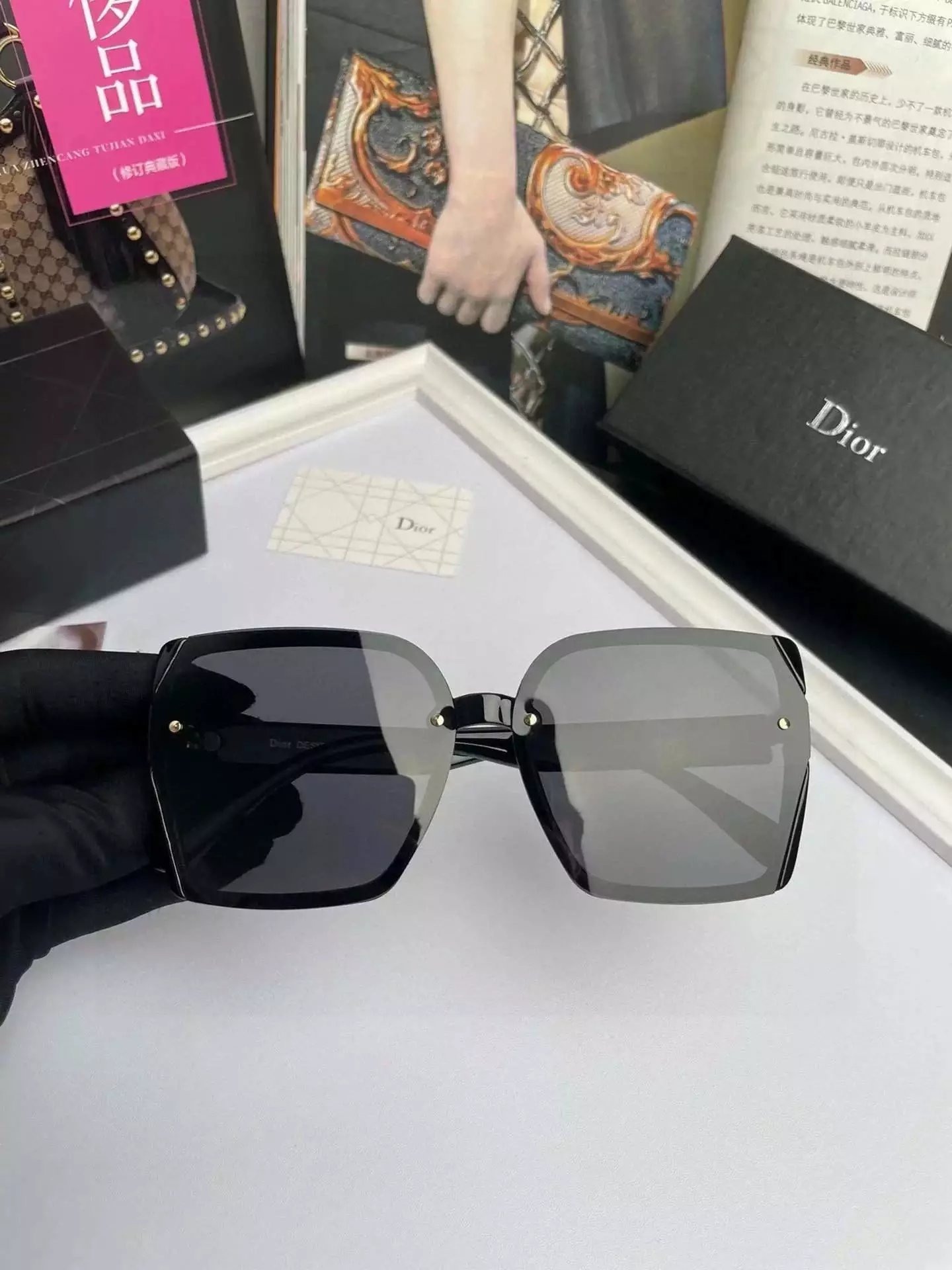 25 Black 006