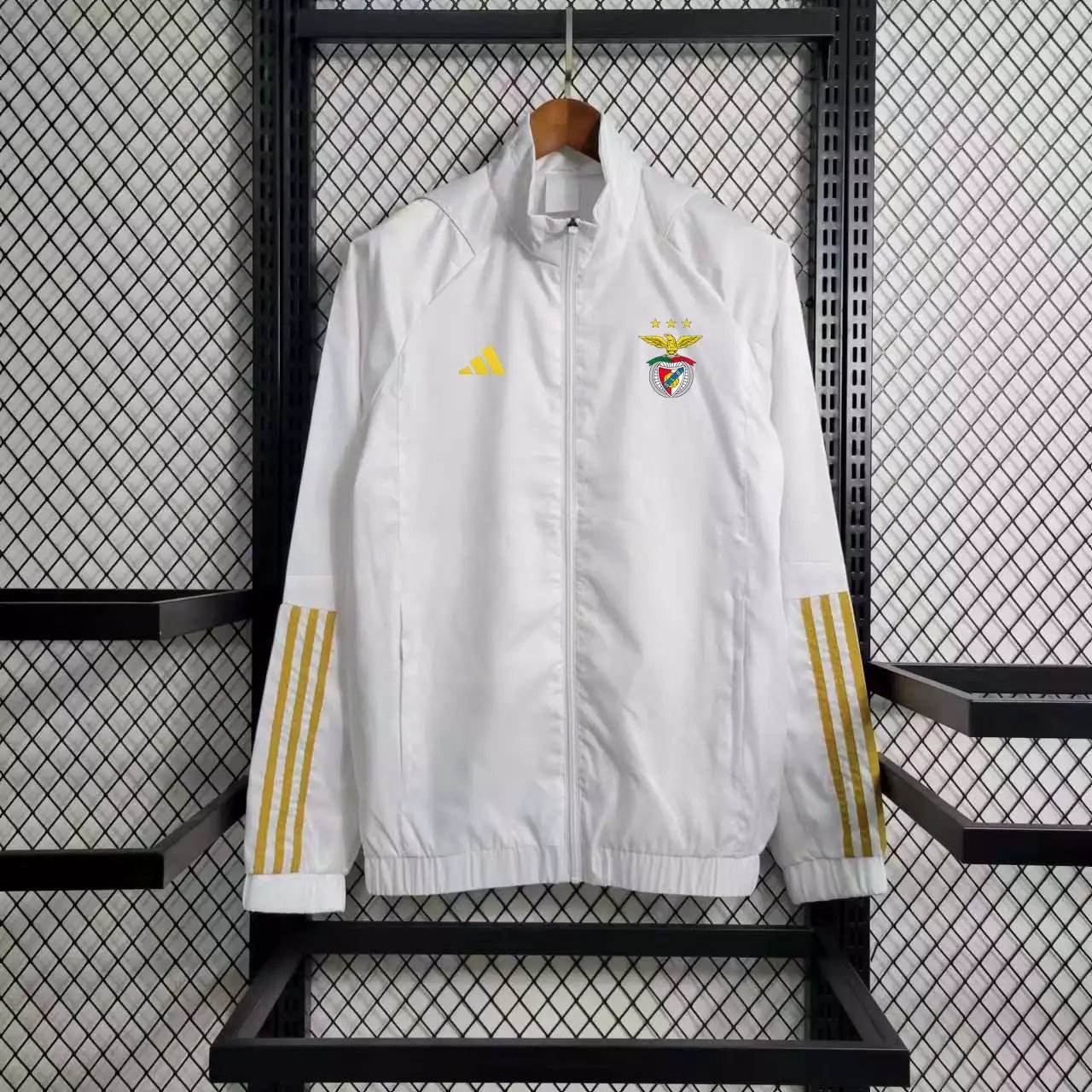 32 White 006