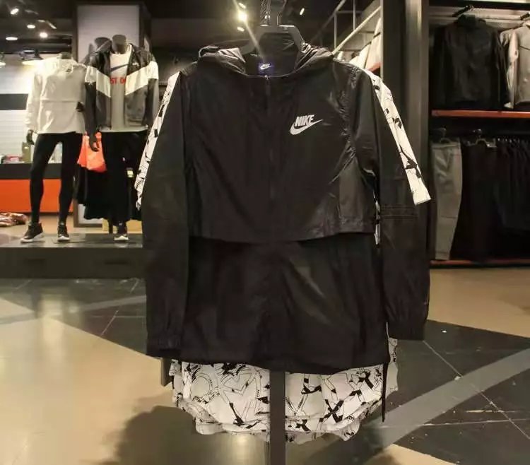 26 Black 006