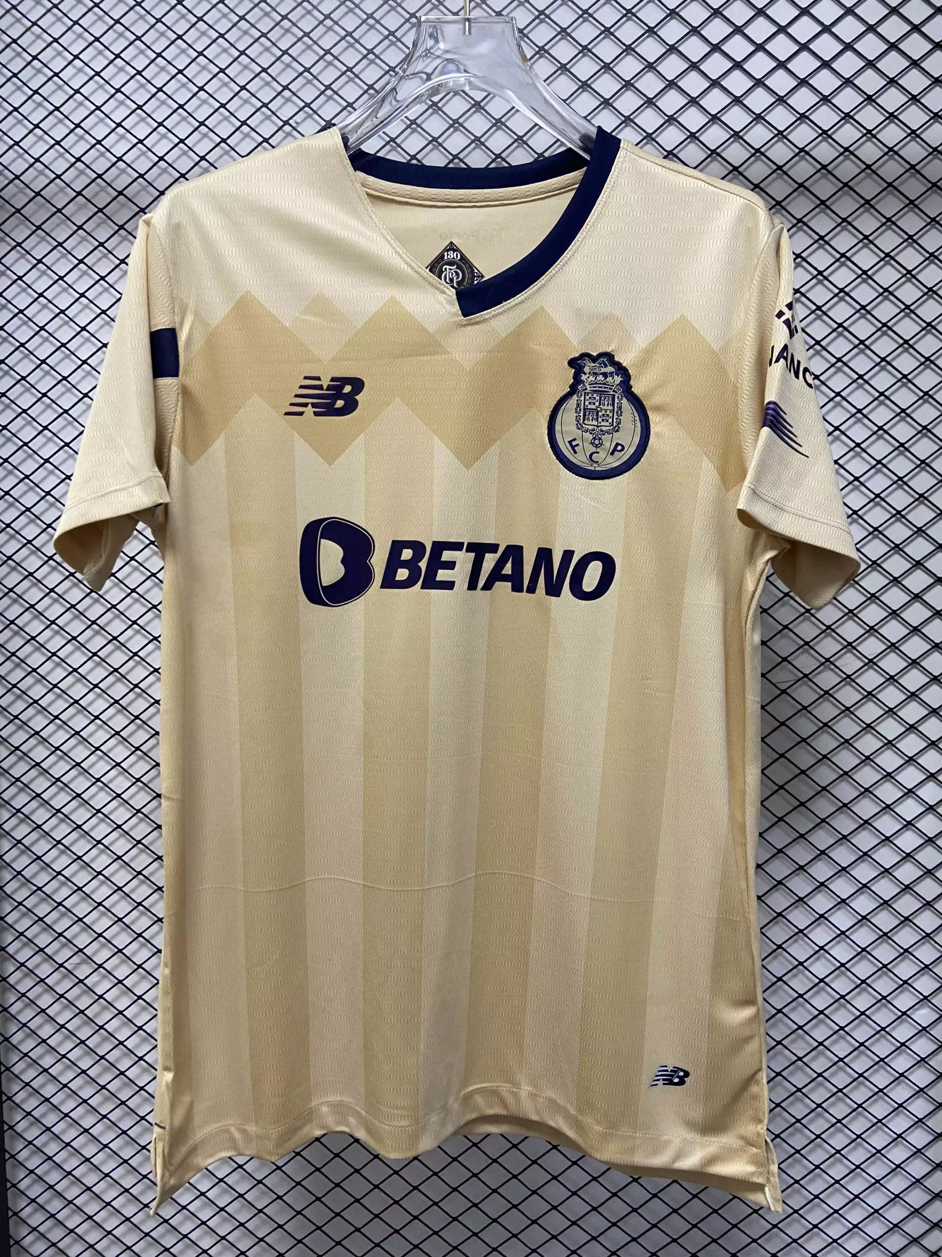 02 Beige 006