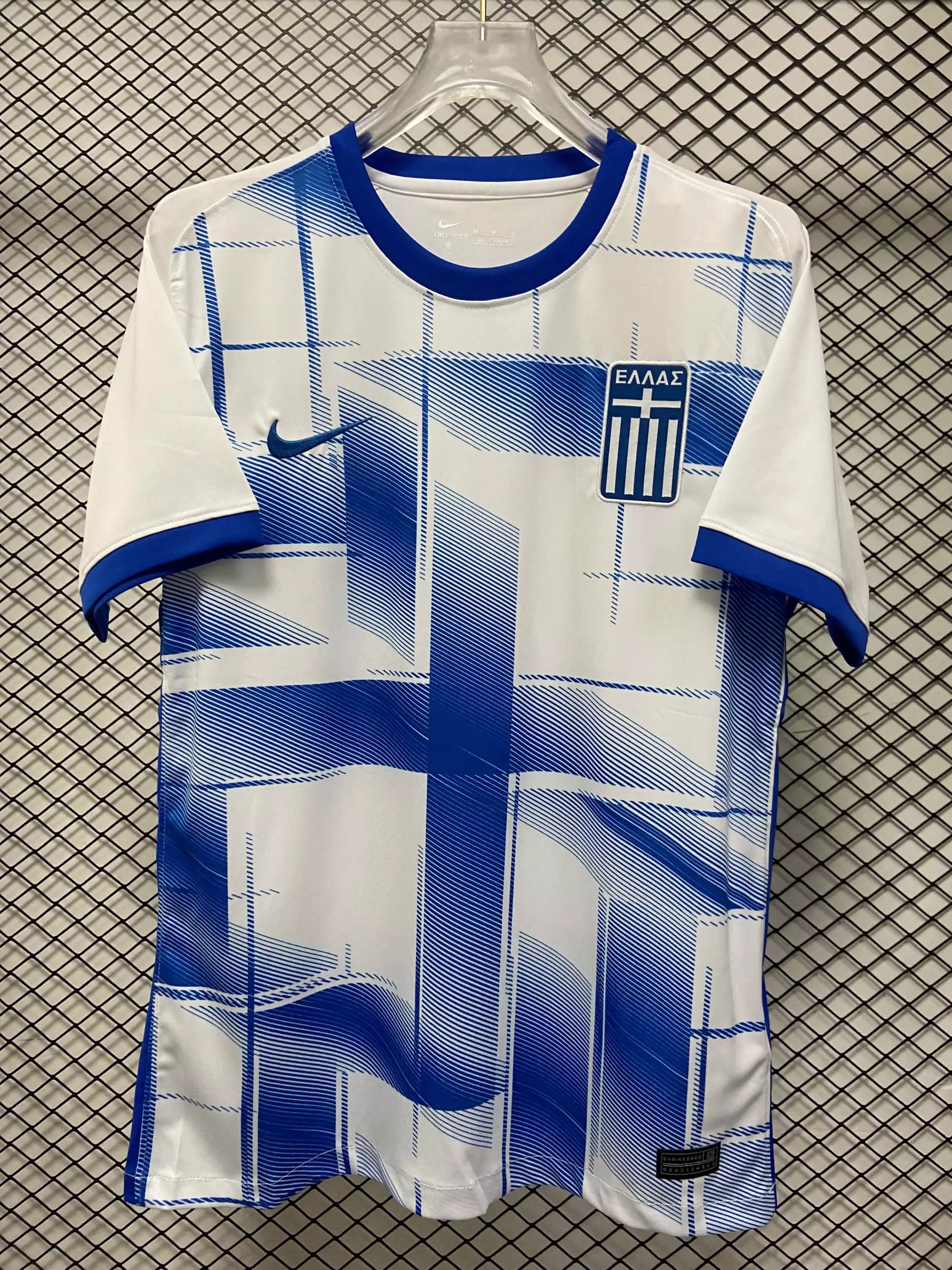 16 Blue and White 006