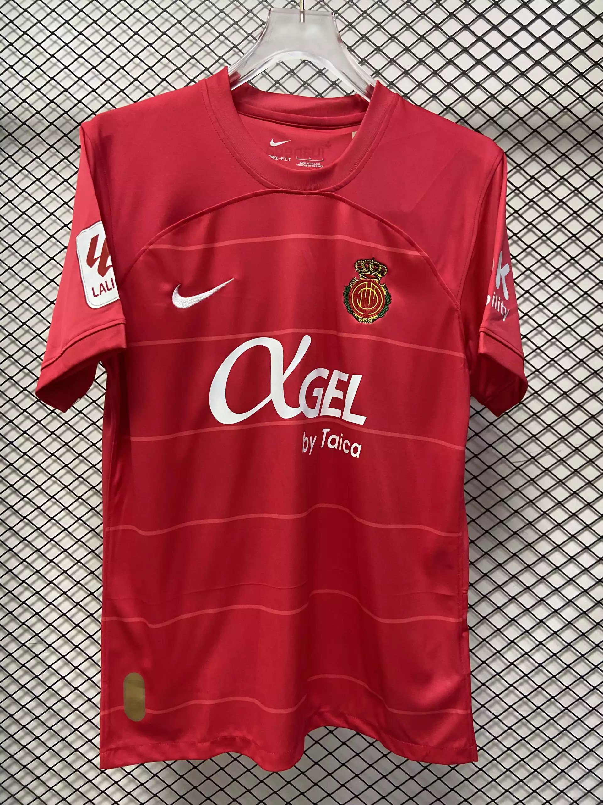 23 Red 006