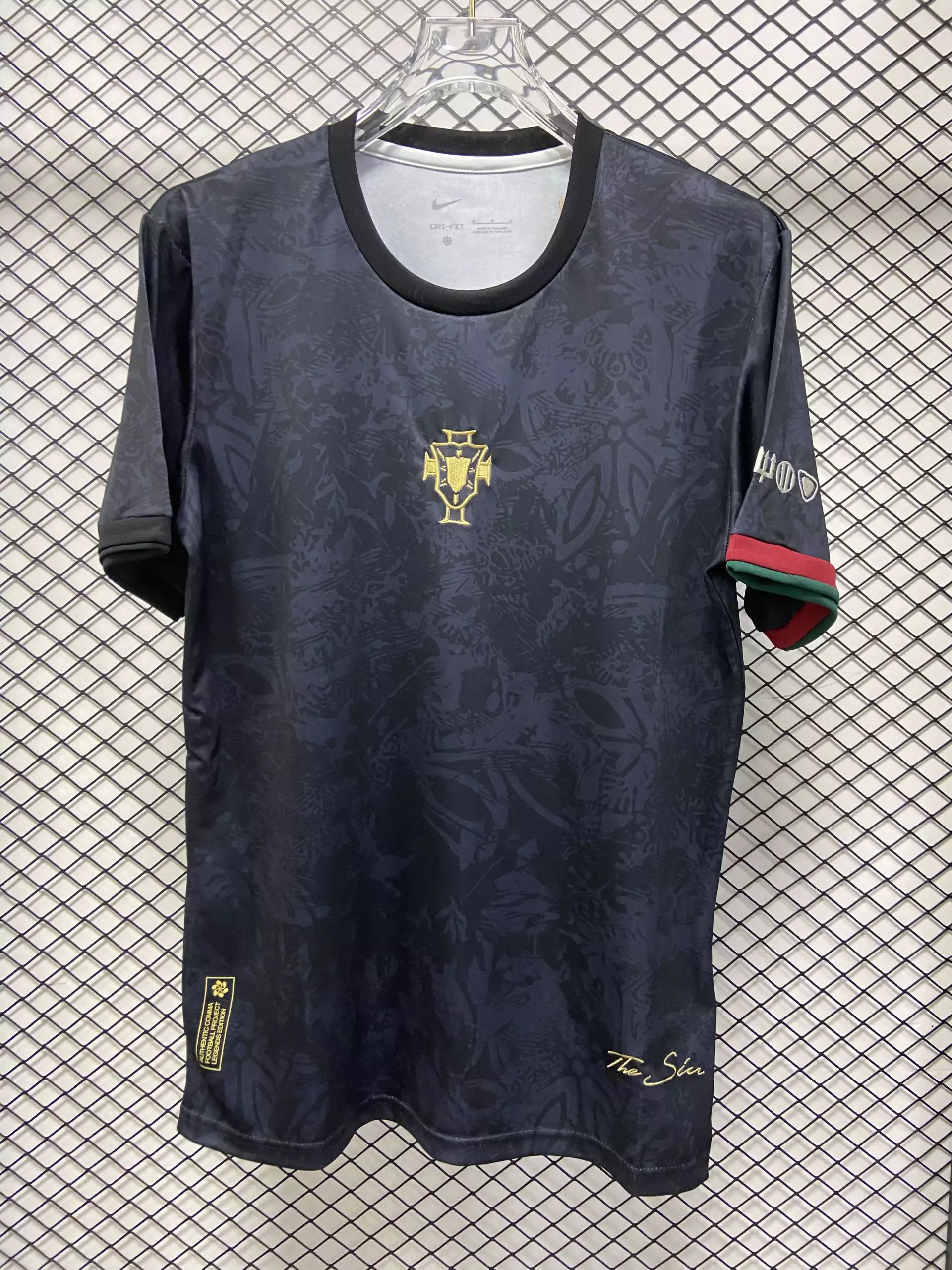 28 Black 006