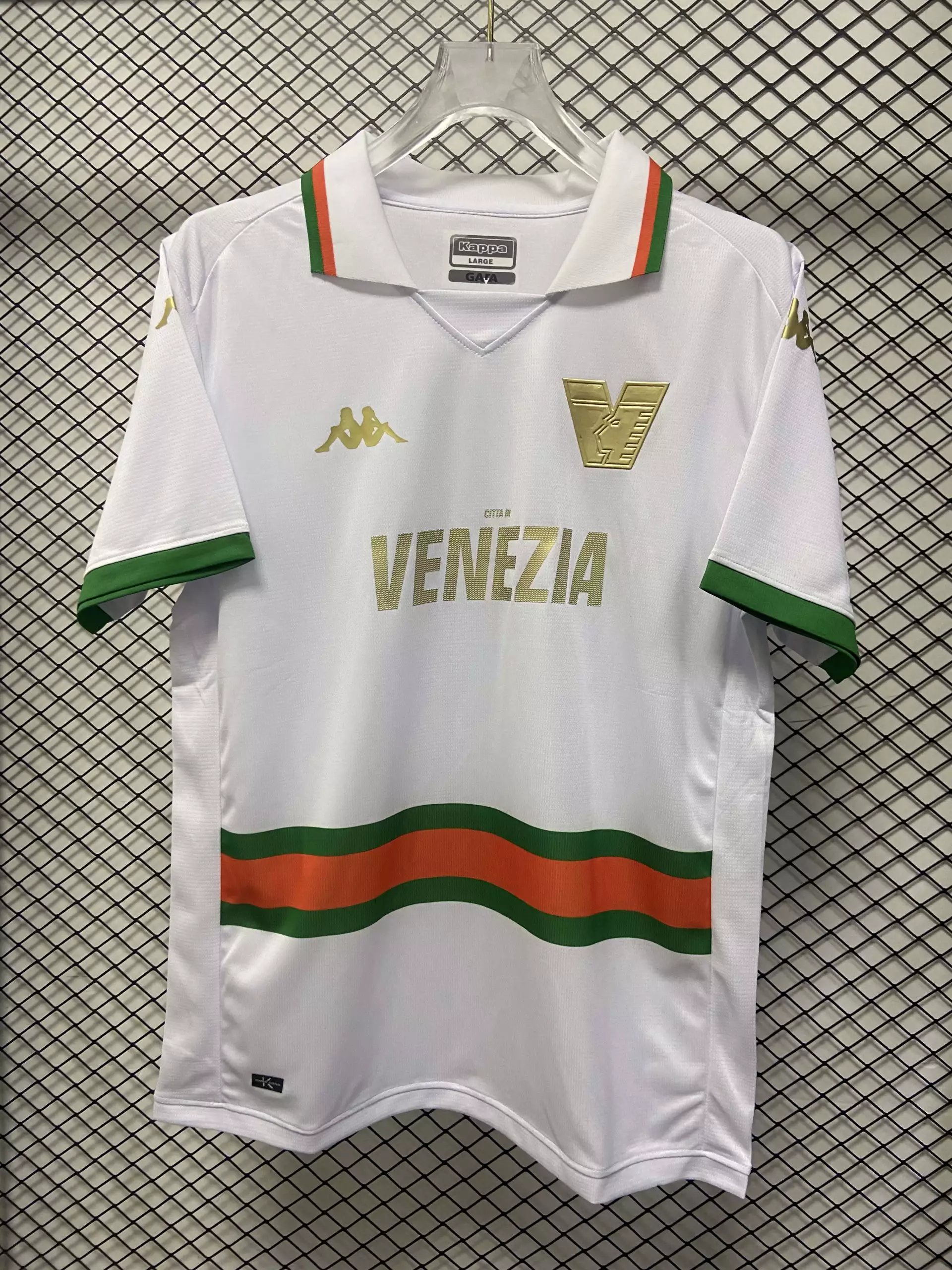 29 white 006
